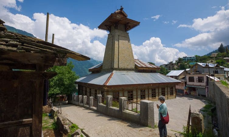 best budget hotel to stay in Manali